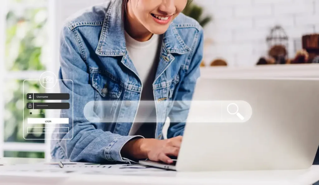Jeune tapant sur son clavier d'ordinateur